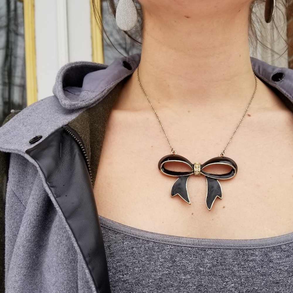 Bow Necklace